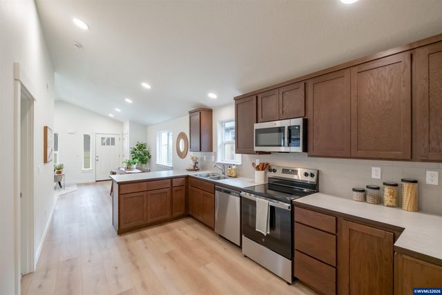 4740 SE Harrier St, Albany, OR 97322