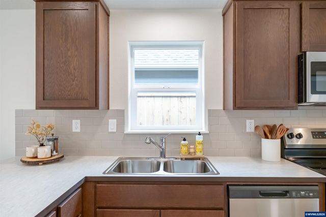 4740 SE Harrier St, Albany, OR 97322