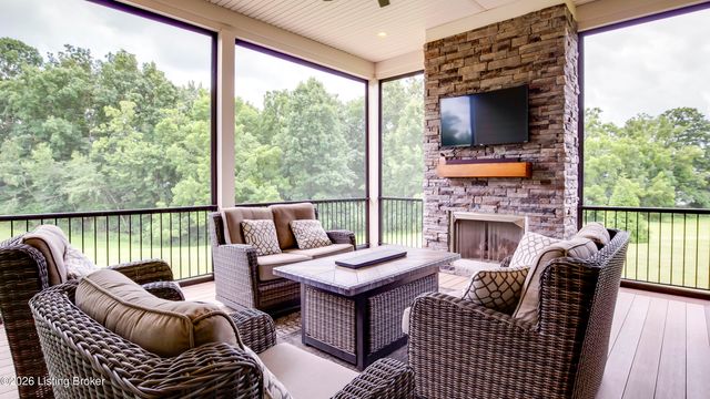 290 Lansdowne, Louisville, KY 40245
