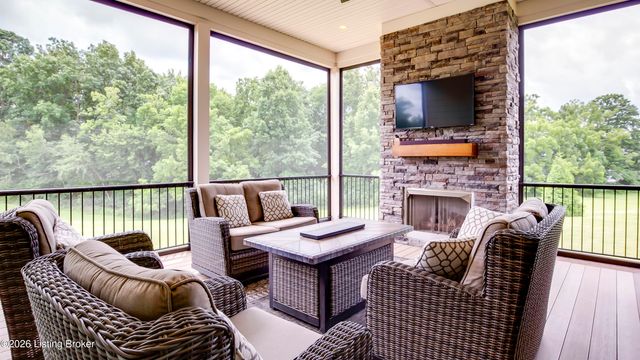 290 Lansdowne, Louisville, KY 40245