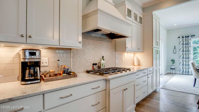 290 Lansdowne, Louisville, KY 40245