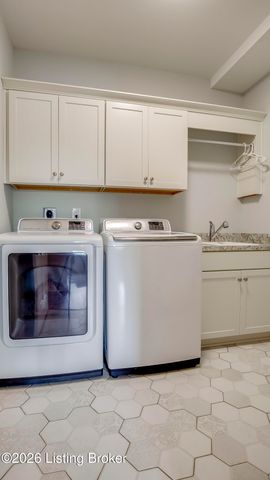 290 Lansdowne, Louisville, KY 40245