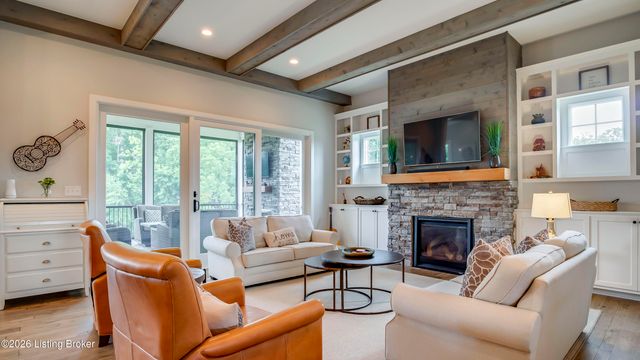 290 Lansdowne, Louisville, KY 40245