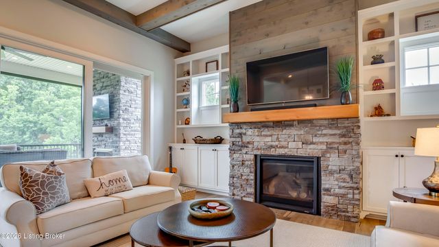 290 Lansdowne, Louisville, KY 40245