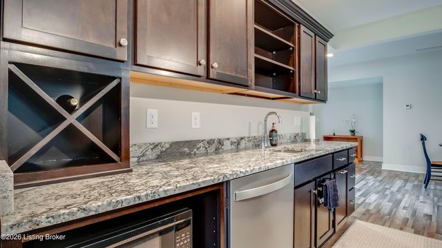 290 Lansdowne, Louisville, KY 40245