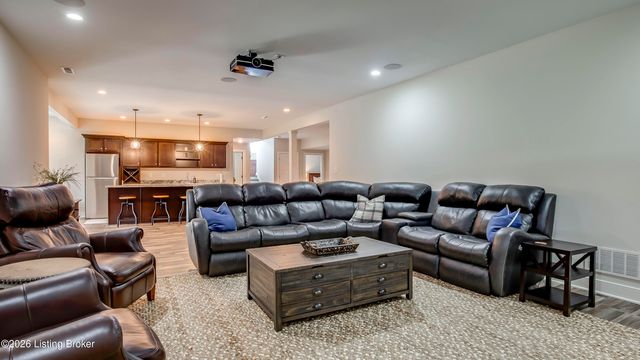 290 Lansdowne, Louisville, KY 40245