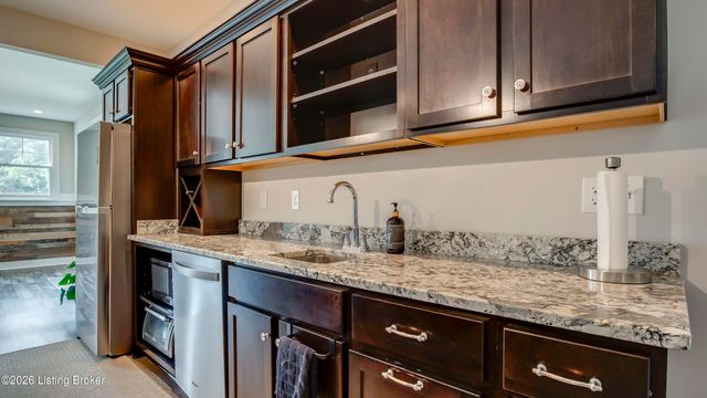 290 Lansdowne, Louisville, KY 40245