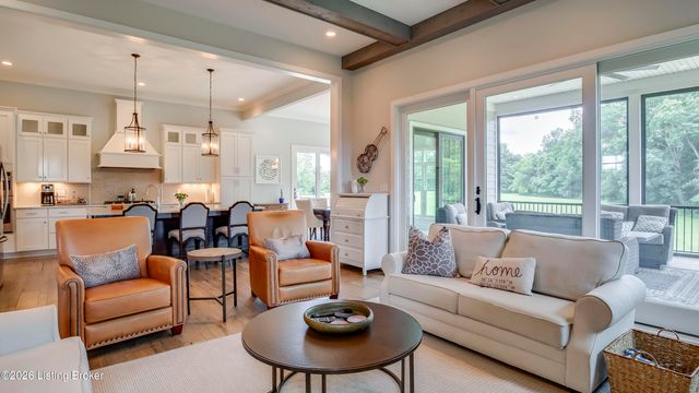 290 Lansdowne, Louisville, KY 40245