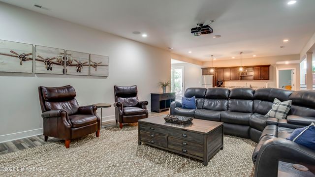 290 Lansdowne, Louisville, KY 40245