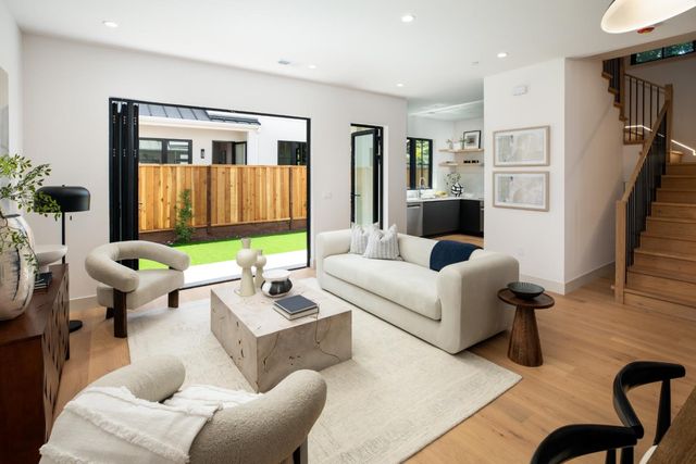 813 Bay Road, Menlo Park, CA 94025