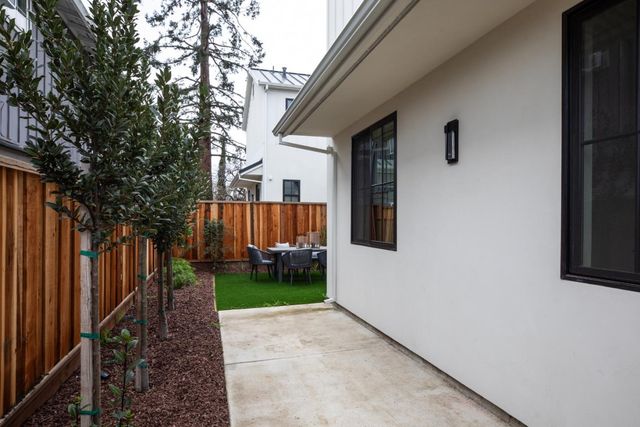 813 Bay Road, Menlo Park, CA 94025