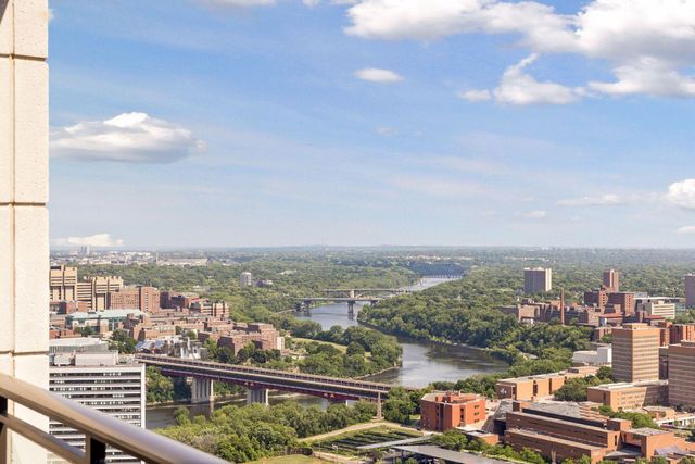 1111 W River Parkway 34B, Minneapolis, MN 55415