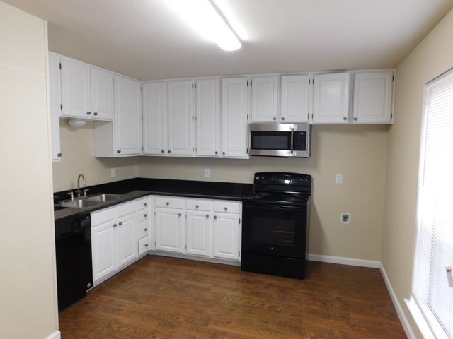 1511 Grantbrook Lane, Dallas, TX 75228