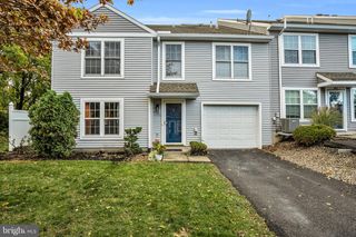 84 COURTYARD DR, Carlisle, PA 17013