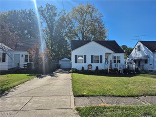 521 Cambridge Avenue, Elyria, OH 44035