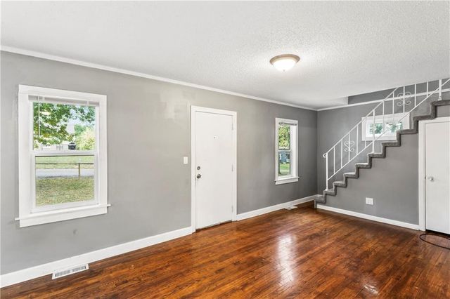 4452 N WALROND Avenue, Kansas City, MO 64117