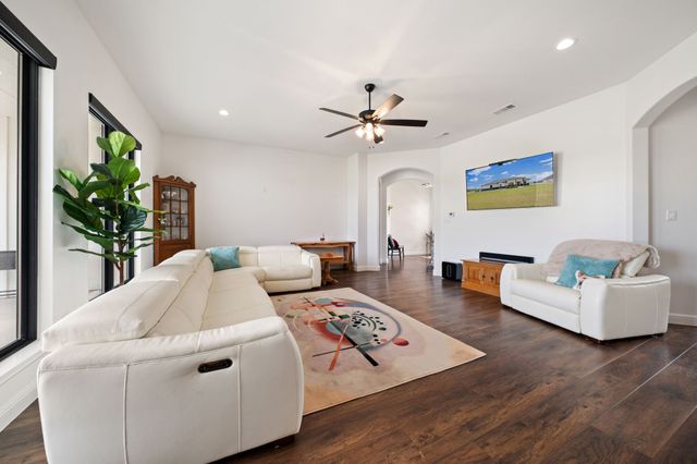 140 Lone Elm Road, Waxahachie, TX 75167