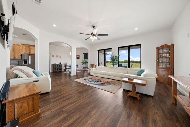 140 Lone Elm Road, Waxahachie, TX 75167