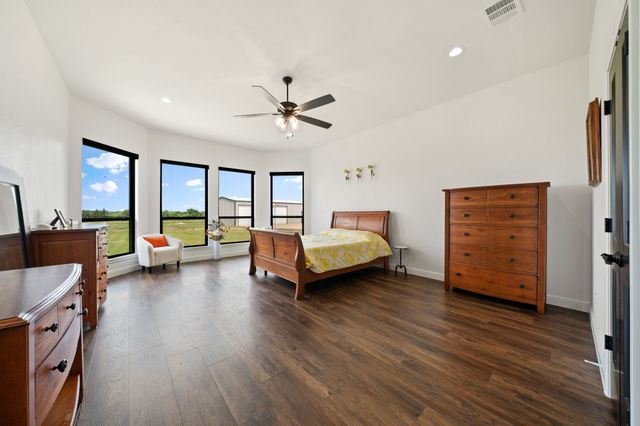 140 Lone Elm Road, Waxahachie, TX 75167