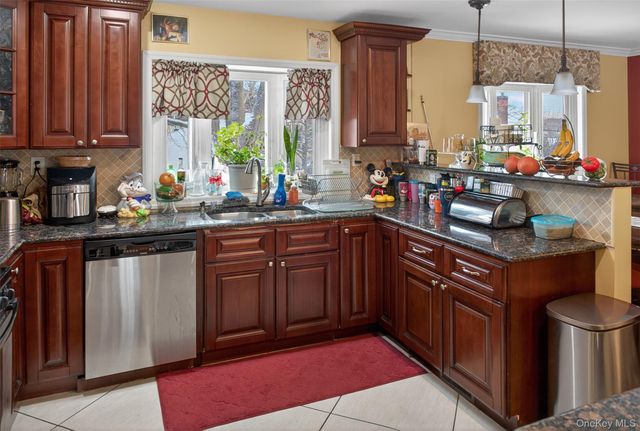 815 Iris Place, West Hempstead, NY 11552