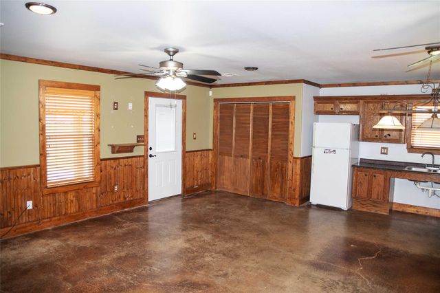 203 S Gisler Street, Austwell, TX 77950