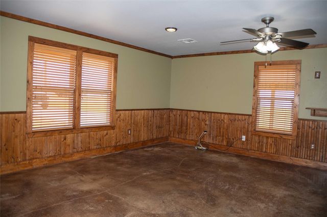 203 S Gisler Street, Austwell, TX 77950