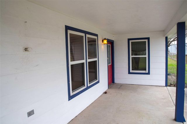 203 S Gisler Street, Austwell, TX 77950