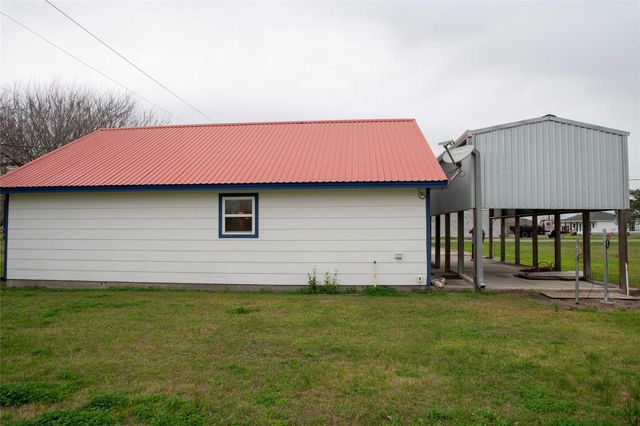 203 S Gisler Street, Austwell, TX 77950