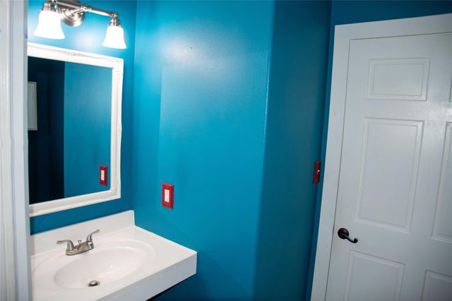 203 S Gisler Street, Austwell, TX 77950