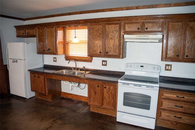 203 S Gisler Street, Austwell, TX 77950