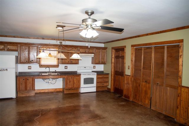 203 S Gisler Street, Austwell, TX 77950