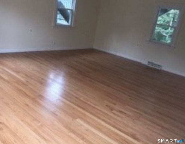 17 Henry Street, Bethel, CT 06801