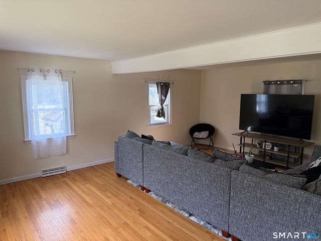 17 Henry Street, Bethel, CT 06801