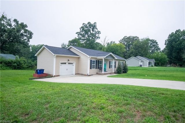 198 Quail Drive, Winston-salem, NC 27105