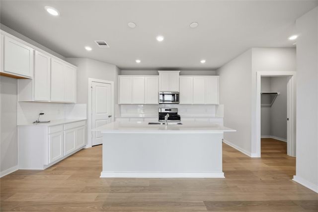 806 Mockingbird Passage Drive, Beasley, TX 77417