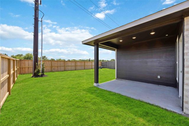 806 Mockingbird Passage Drive, Beasley, TX 77417