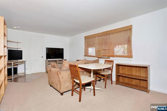 33 4th Street, Park Ridge, NJ 07656