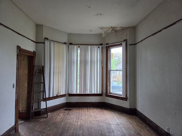 7828 S ESCANABA Avenue, Chicago, IL 60649