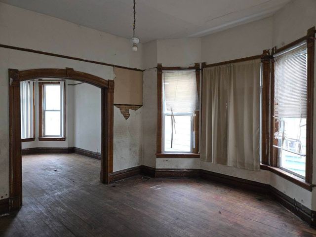 7828 S ESCANABA Avenue, Chicago, IL 60649