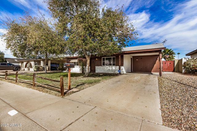 6720 W MEDLOCK Drive, Glendale, AZ 85303