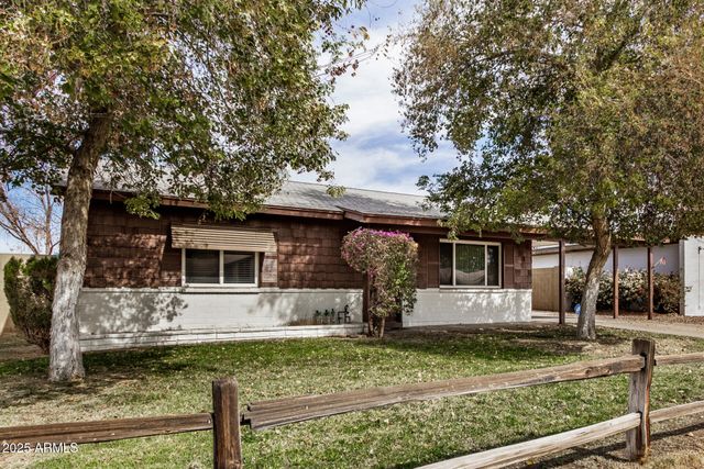 6720 W MEDLOCK Drive, Glendale, AZ 85303