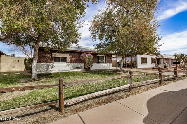 6720 W MEDLOCK Drive, Glendale, AZ 85303