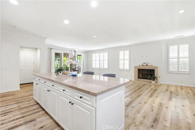 210 Mantle, Irvine, CA 92618