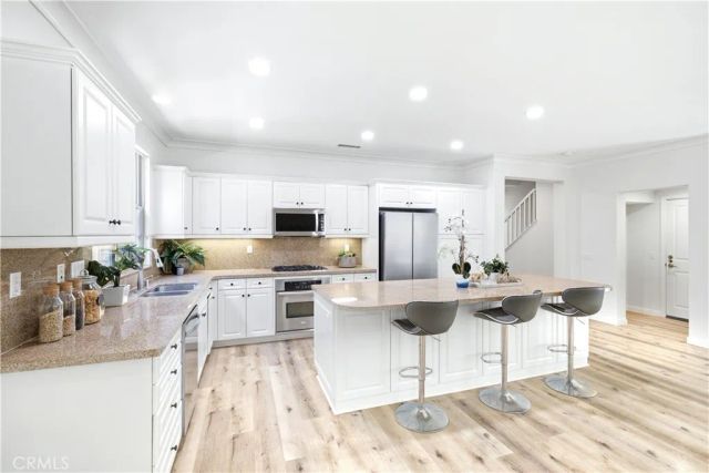210 Mantle, Irvine, CA 92618
