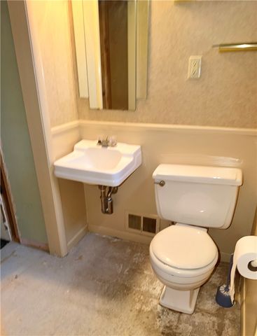 257 Cranbrooke Dr, Irondequoit, NY 14622