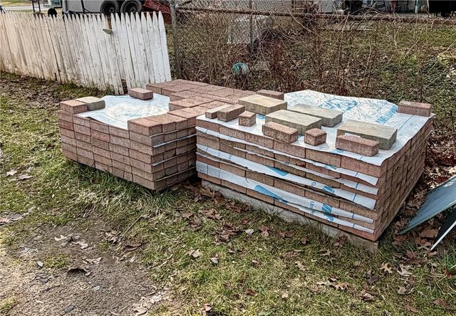 257 Cranbrooke Dr, Irondequoit, NY 14622