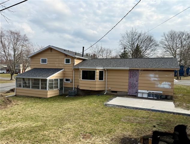 257 Cranbrooke Dr, Irondequoit, NY 14622