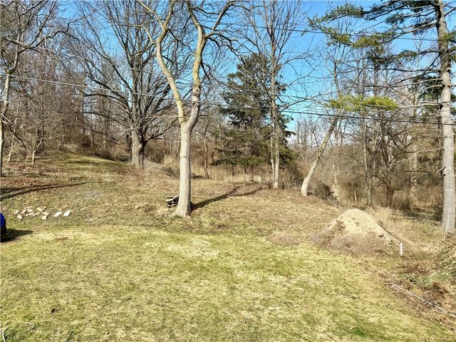 257 Cranbrooke Dr, Irondequoit, NY 14622