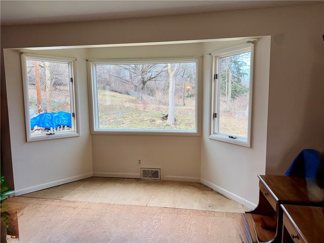 257 Cranbrooke Dr, Irondequoit, NY 14622