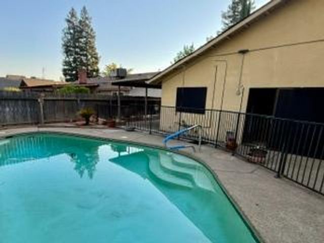 5324 N Vernal Avenue, Fresno, CA 93722